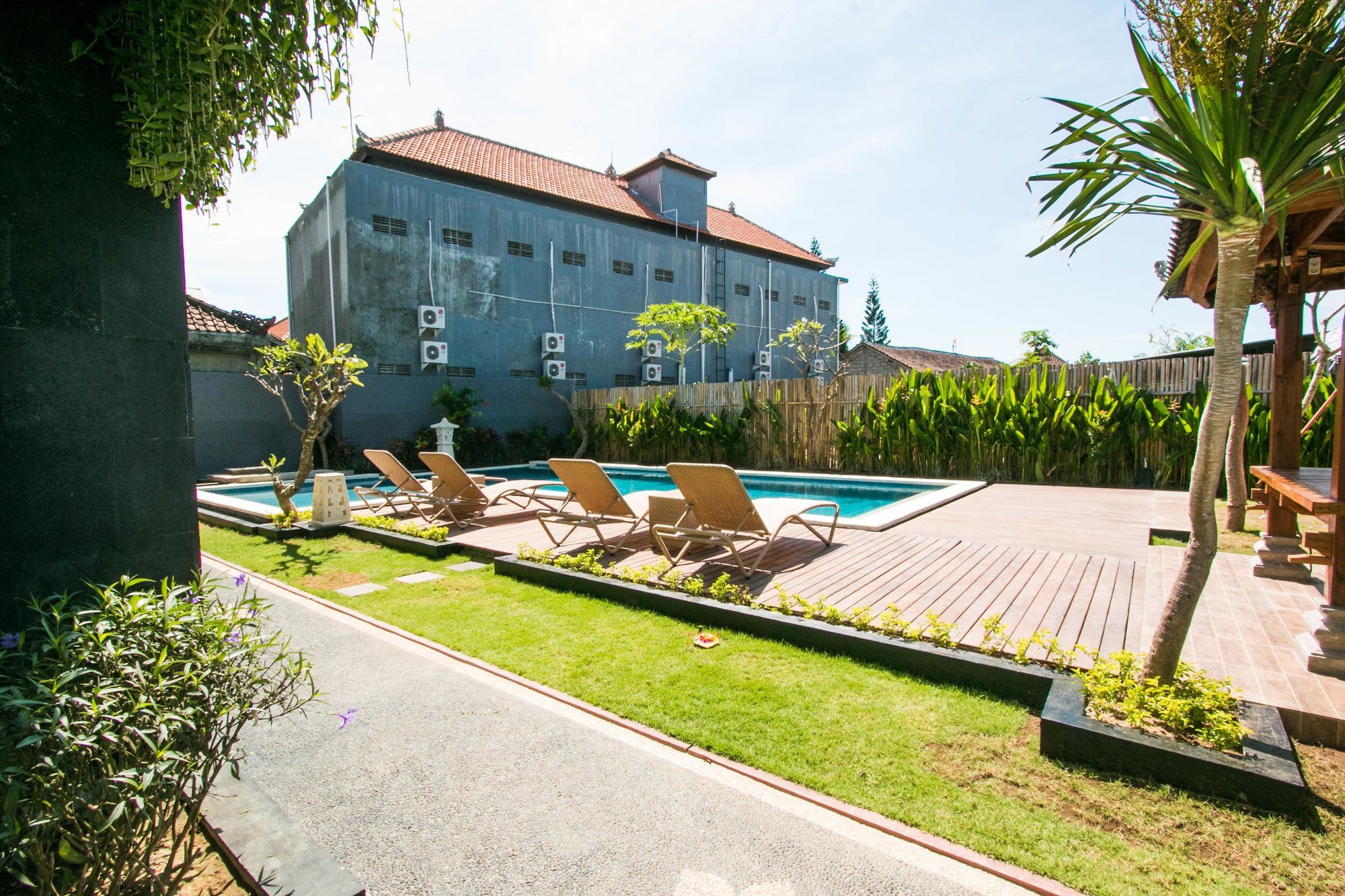 Srikandi Inn Kuta Selatan Kültér fotó