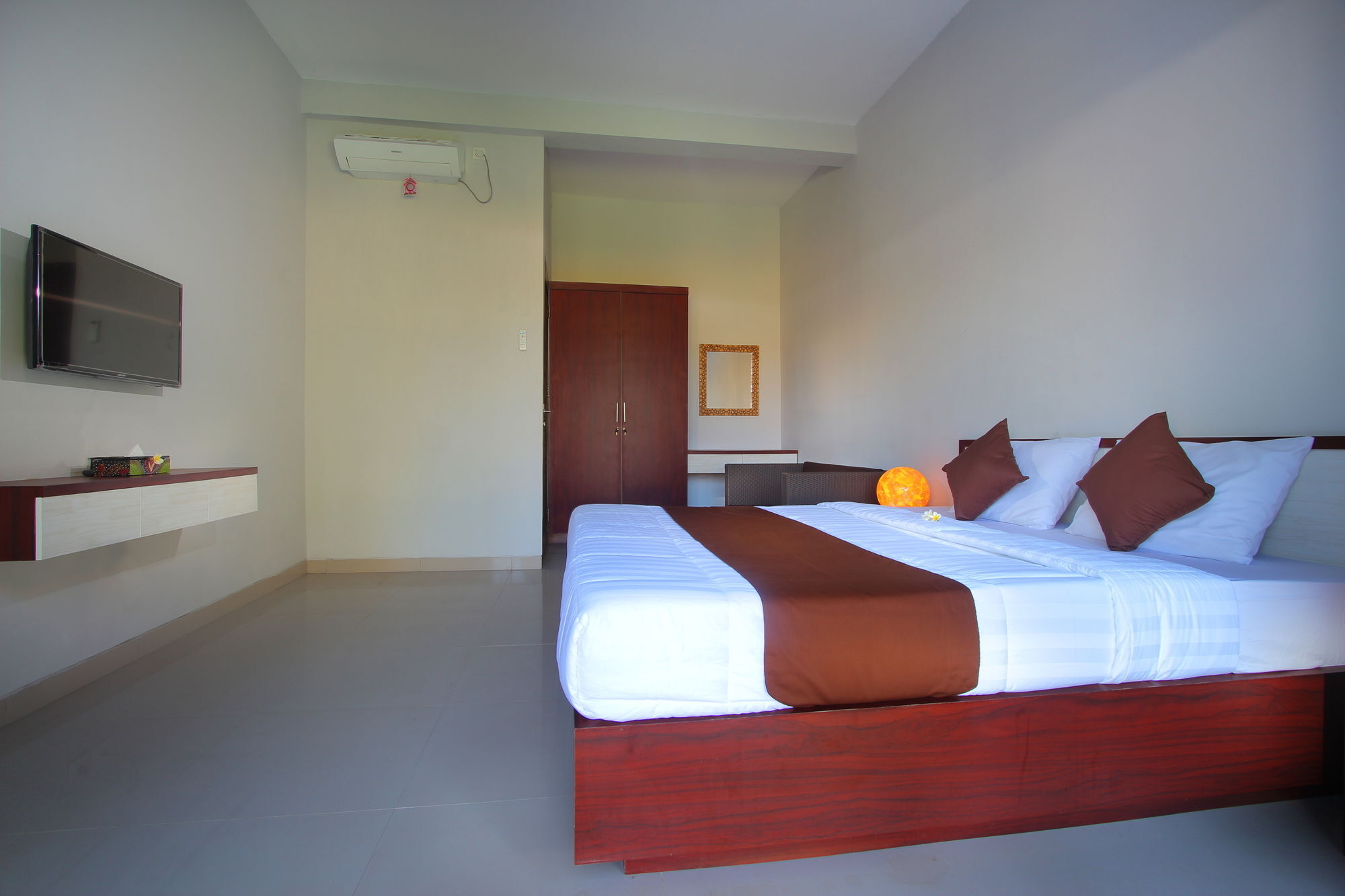 Srikandi Inn Kuta Selatan Kültér fotó